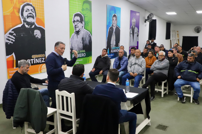 Fernando Gray participó de un encuentro con dirigentes de la UOCRA y el peronismo en San Nicolás