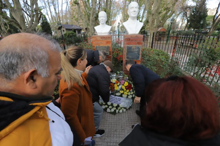 Fernando Gray conmemoró el 50° aniversario del paso a la inmortalidad del general Perón en la plaza Mitre de Esteban Echeverría