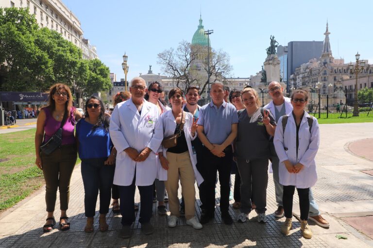 Fernando Gray participó de la Marcha Blanca en rechazo al desfinanciamiento de la salud y la educación públicas