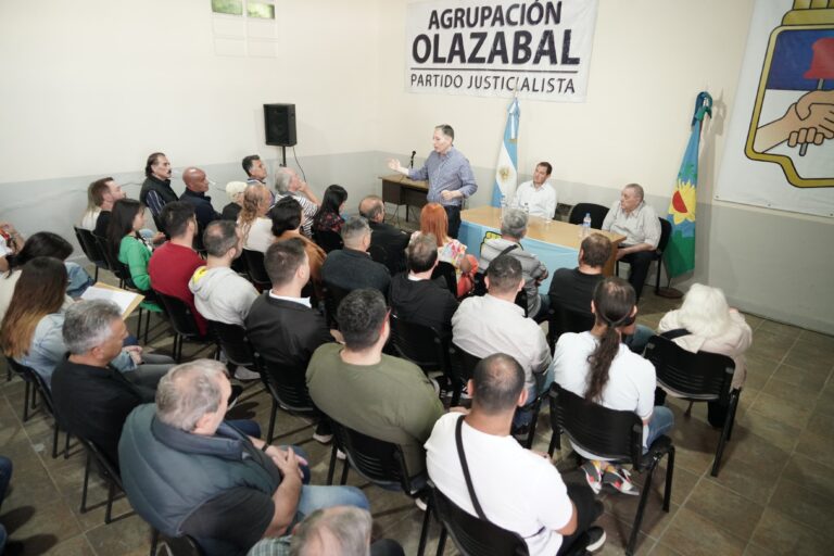 En Mar del Plata, Fernando Gray se reunió con representantes de empresas, clubes y organizaciones sociales, y con dirigentes políticos